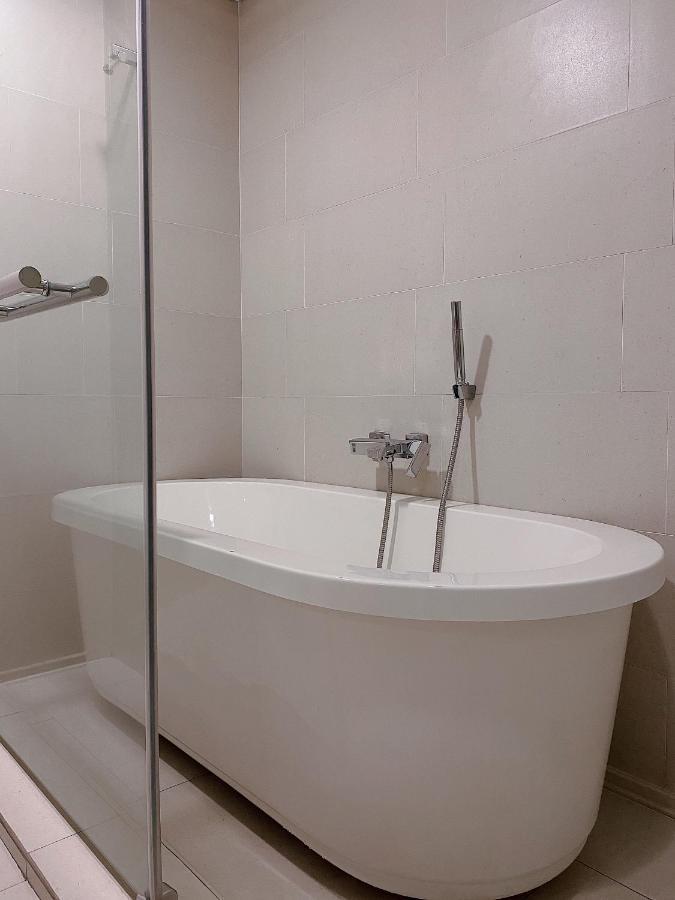 Straits Suite By C Homestay Malacca Exterior photo